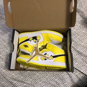 DS TD Jordan 1 mid SE Girls Shoe size 10c